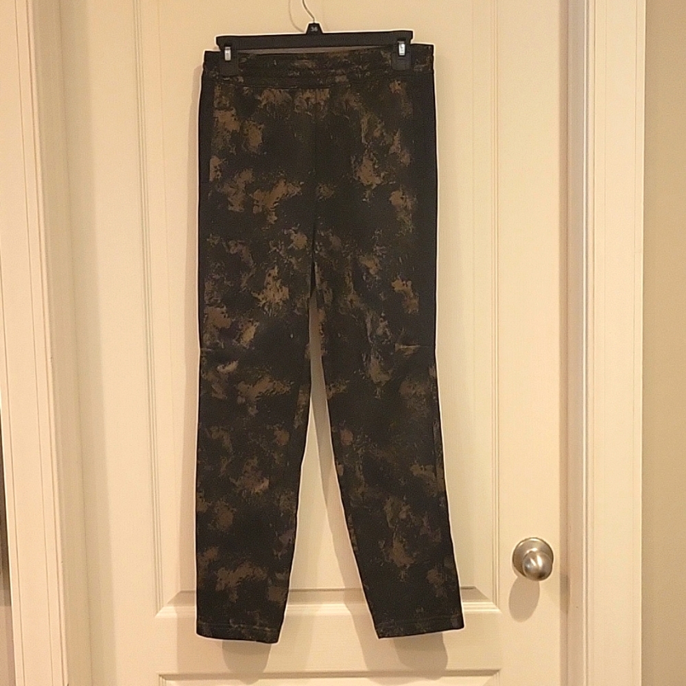 Boy's Old Navy Green Camo joggers. Size XL